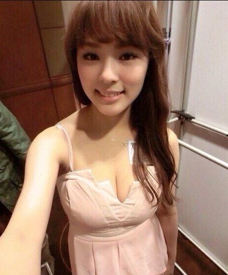 国产美乳女神思瑞视频,性感魅力，一触即发