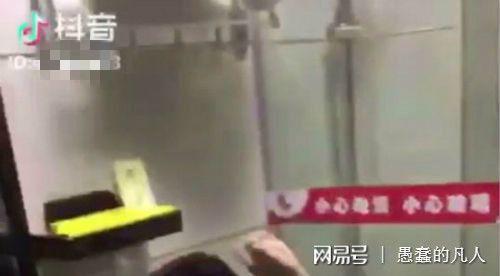 国产厕所盗摄视频图  第3张