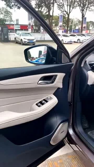 闺蜜开国产车视频,闺蜜视频展现国产车魅力瞬间  第2张